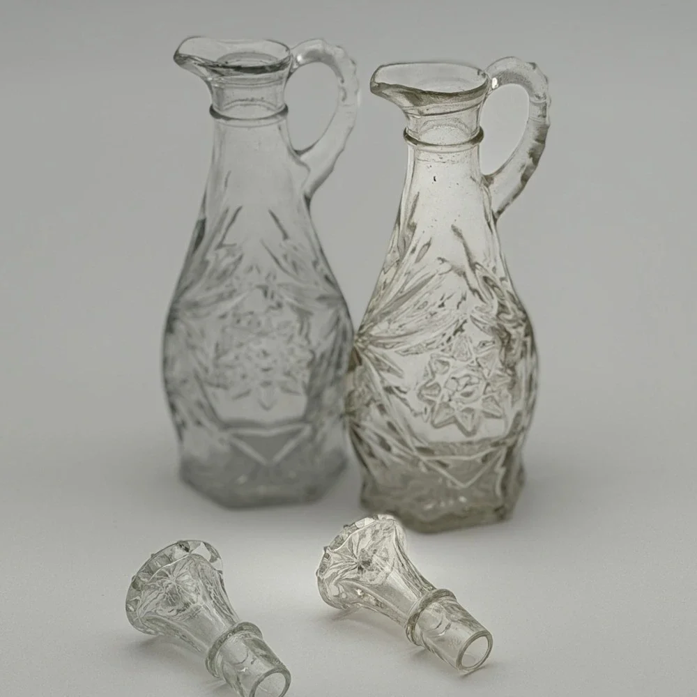 Vintage Clear‎ Pressed Glass Starburst Cruet Set with Stoppers Set of 2 7 inch